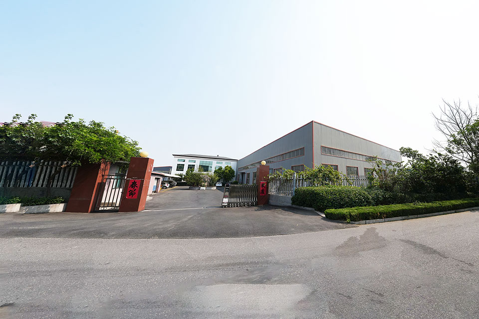 廠區(qū)門(mén)口